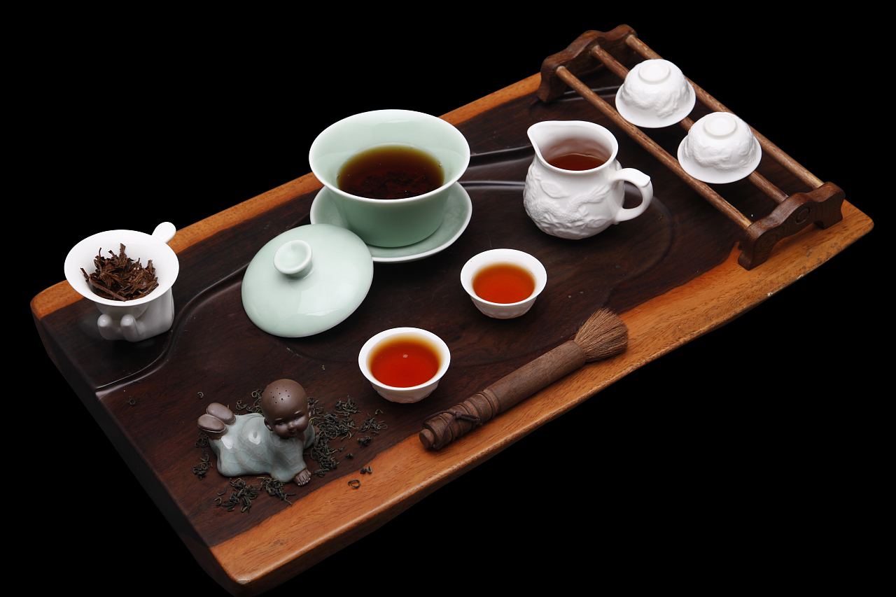 光影流轉(zhuǎn) 用鏡頭捕捉茶具與化妝品的靜謐之美